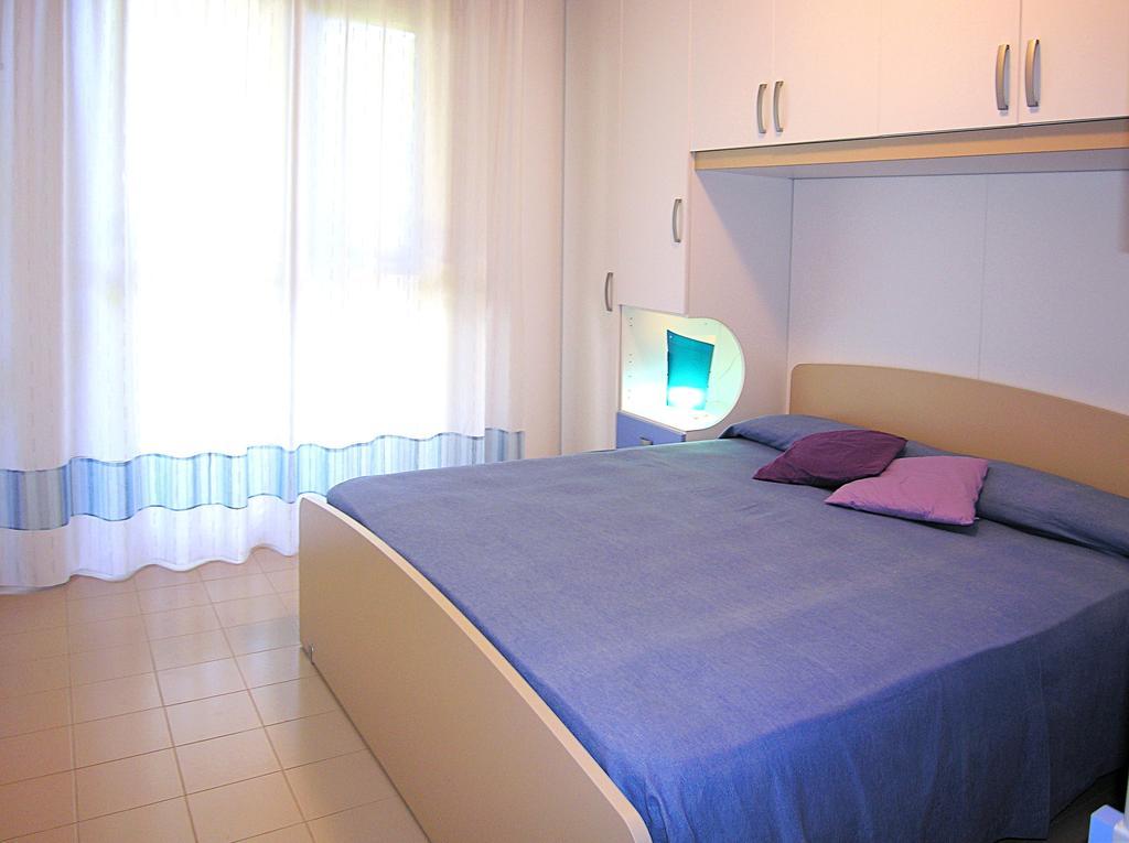 Apartment Gemini Con Piscina Bibione Ruang foto