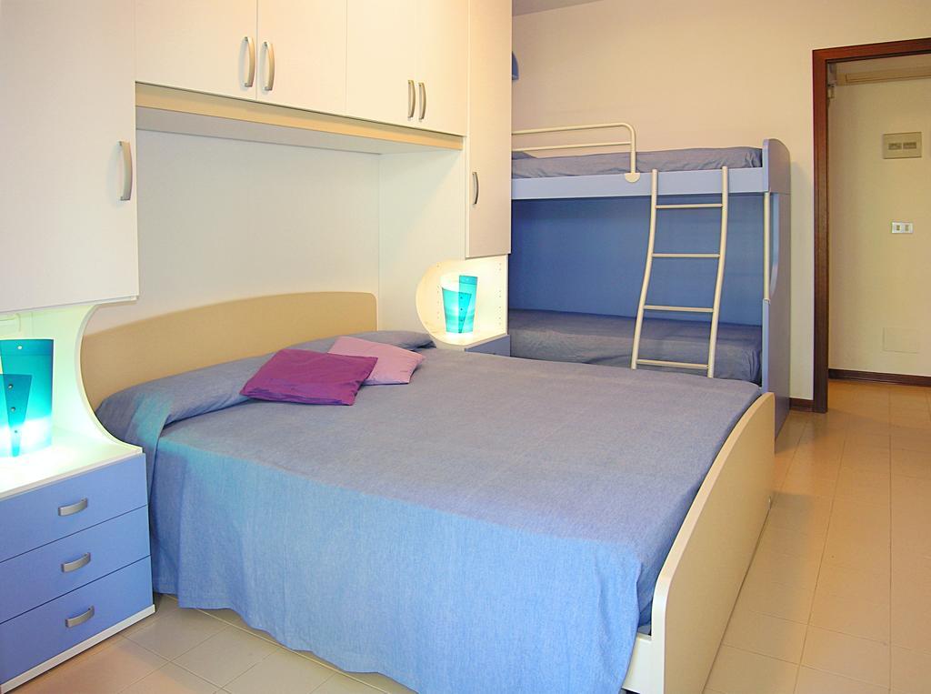 Apartment Gemini Con Piscina Bibione Ruang foto